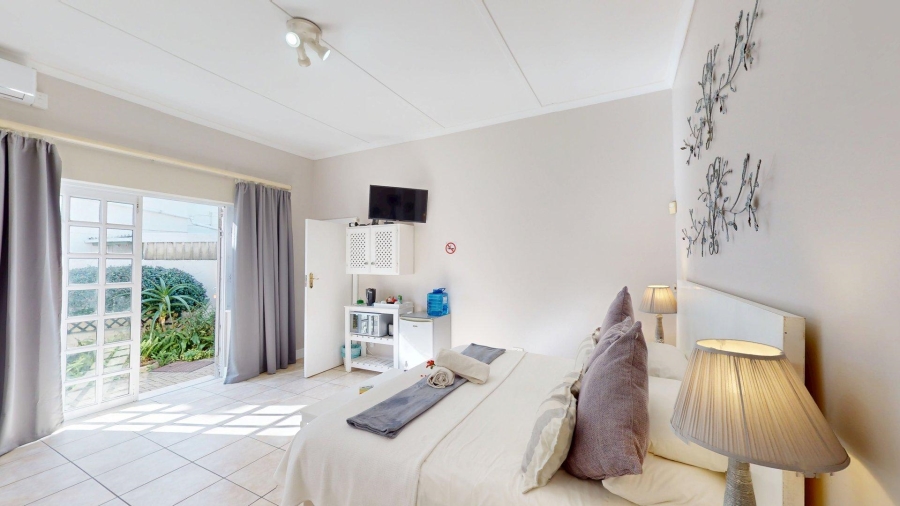 8 Bedroom Property for Sale in Summerstrand Eastern Cape